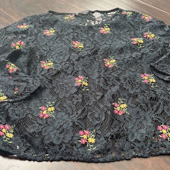 ZARA Basic | Lace top with embroidered flowers - Picture 5 of 8